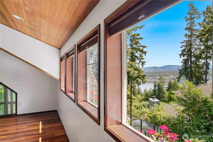 Property photo for 4739 Fernridge Lane, Mercer Island photo 24