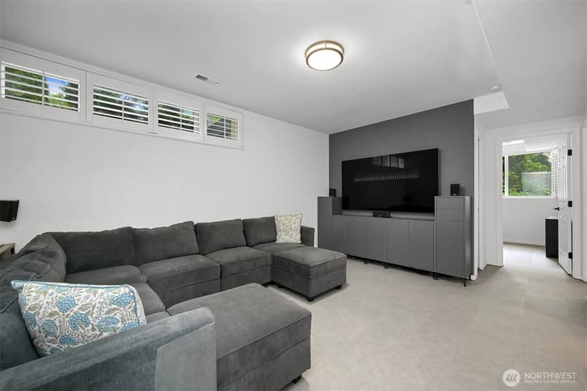 Property photo for 912 S Hills Drive, Bellingham photo 21