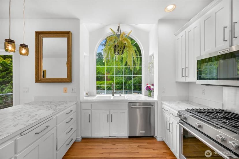 Property photo for 912 S Hills Drive, Bellingham photo 9