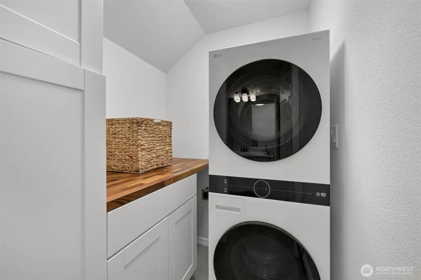 Property photo for 912 S Hills Drive, Bellingham photo 23