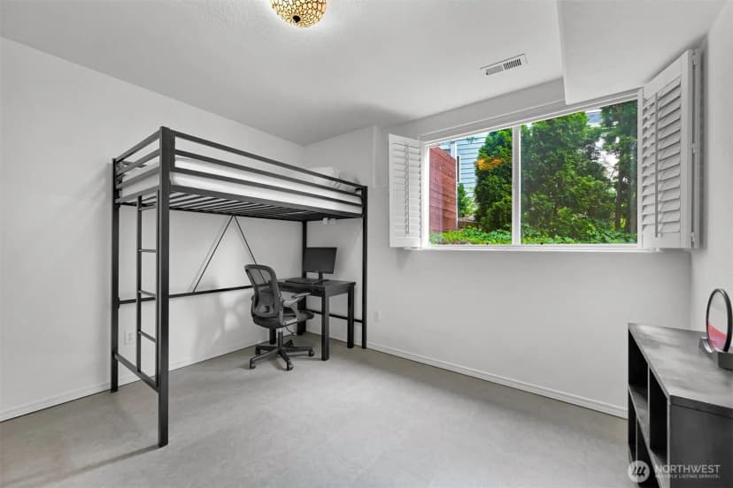 Property photo for 912 S Hills Drive, Bellingham photo 25