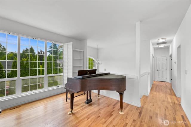 Property photo for 912 S Hills Drive, Bellingham photo 2