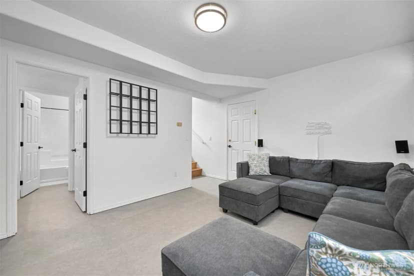 Property photo for 912 S Hills Drive, Bellingham photo 20