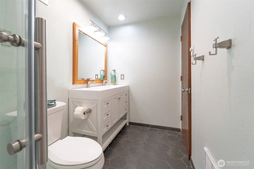 Property photo for 3011 Se Regent Street, Port Angeles photo 16