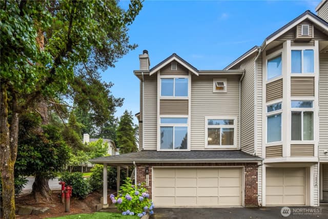 Property photo for 12440 Ne 7th Place, Bellevue