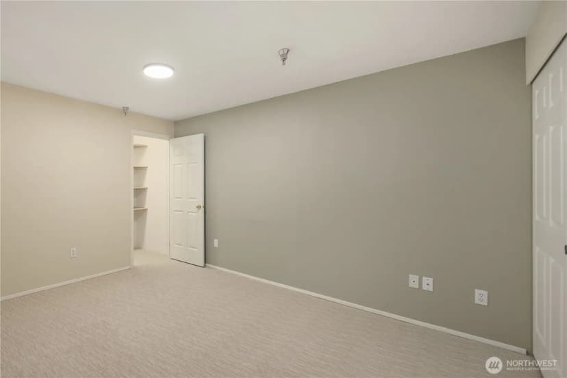 Property photo for 12440 Ne 7th Place, Bellevue photo 20