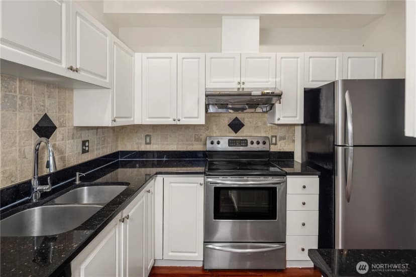 Property photo for 12440 Ne 7th Place, Bellevue photo 6