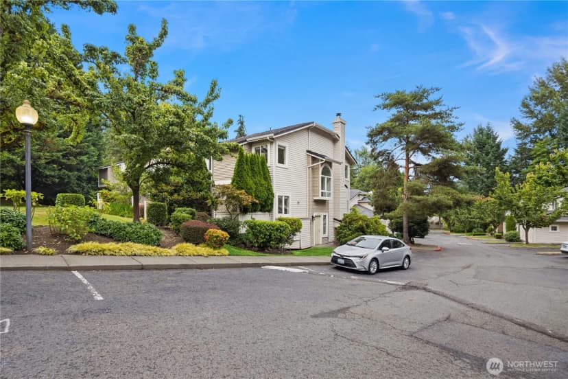 Property photo for 12440 Ne 7th Place, Bellevue photo 24