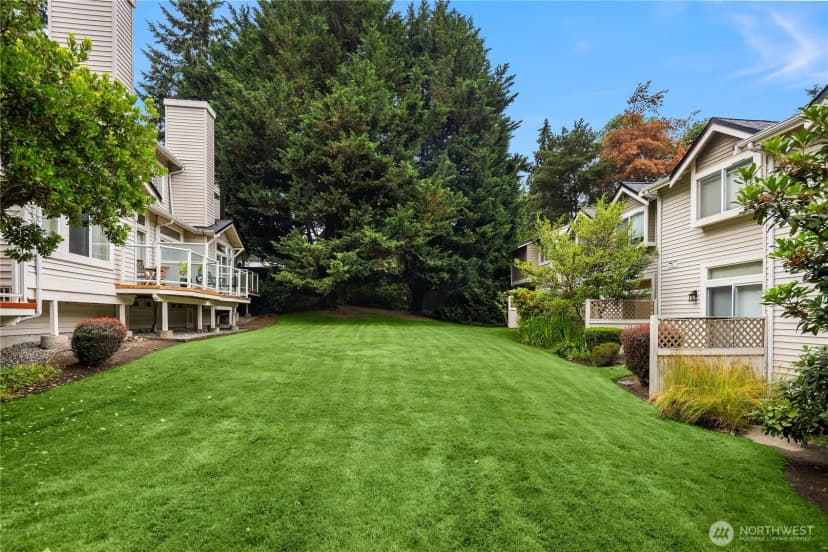 Property photo for 12440 Ne 7th Place, Bellevue photo 11