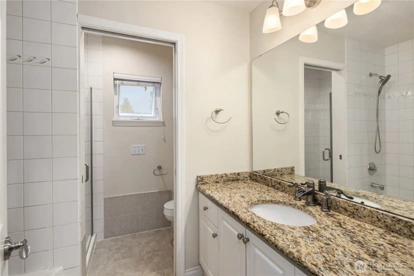 Property photo for 12440 Ne 7th Place, Bellevue photo 16