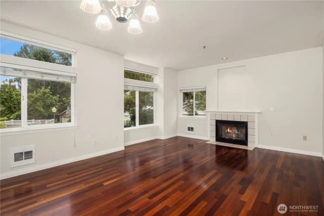 Property photo for 12440 Ne 7th Place, Bellevue photo 3