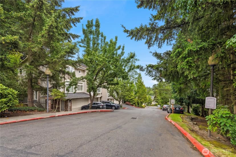 Property photo for 12440 Ne 7th Place, Bellevue photo 21