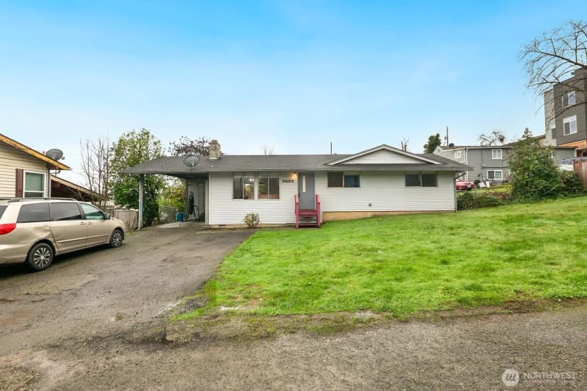 Property photo for 7537 44th Avenue S, Seattle photo 2