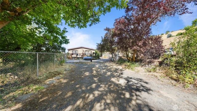 Property photo for 14753 Cottonwood Canyon Road, Yakima photo 2
