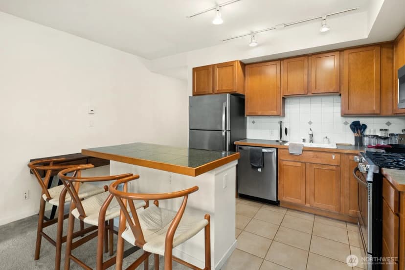 Property photo for 2901 Ne Blakeley Street #306, Seattle photo 6