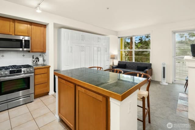 Property photo for 2901 Ne Blakeley Street #306, Seattle photo 4