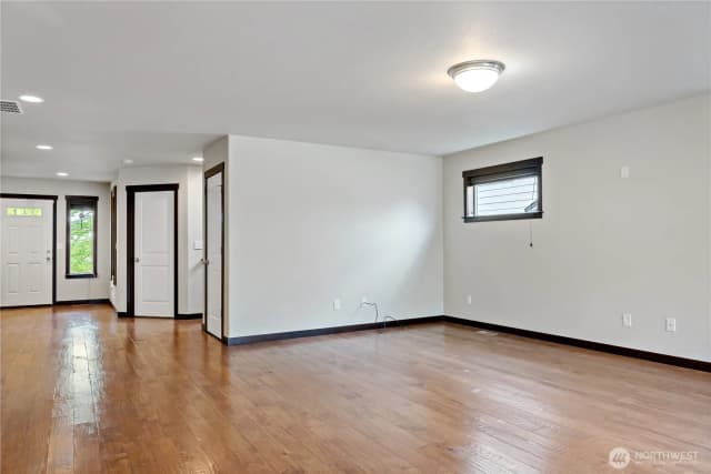 Property photo for 310 Leann Street, Mount Vernon photo 5