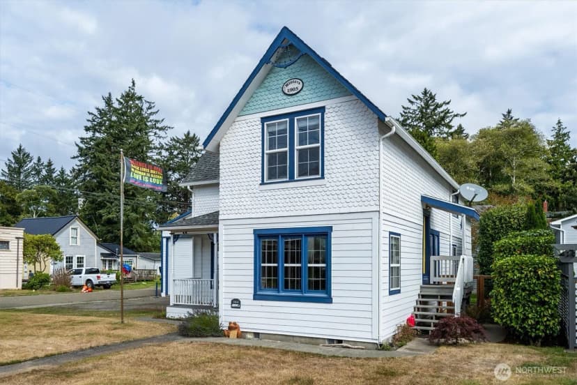 Property photo for 304 Spruce Street E, Ilwaco photo 2