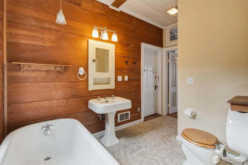 Property photo for 304 Spruce Street E, Ilwaco photo 12
