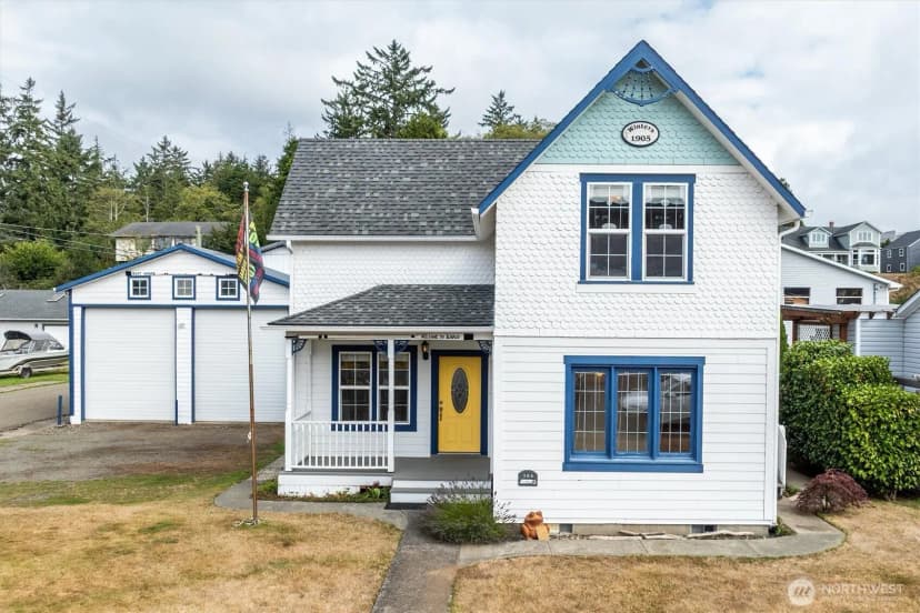 Property photo for 304 Spruce Street E, Ilwaco