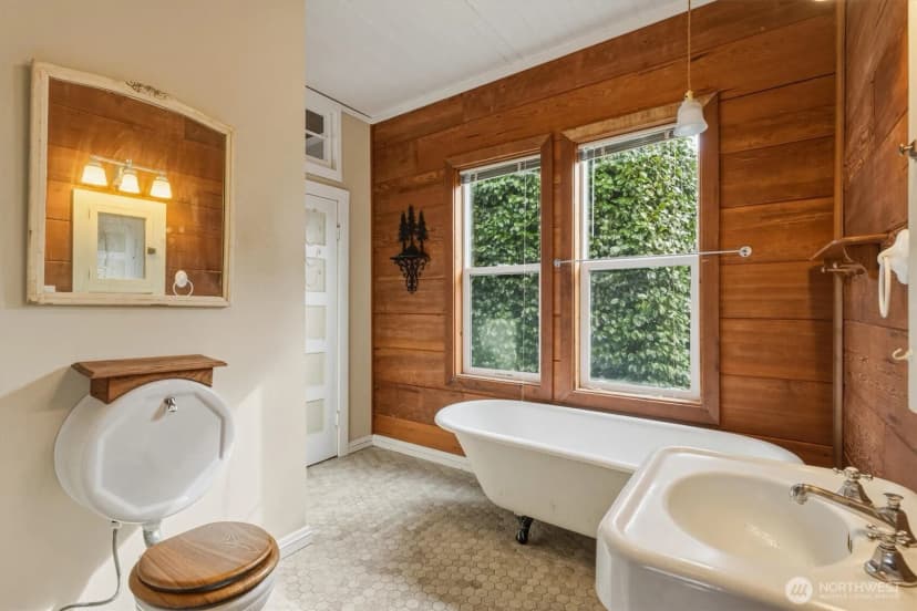 Property photo for 304 Spruce Street E, Ilwaco photo 11