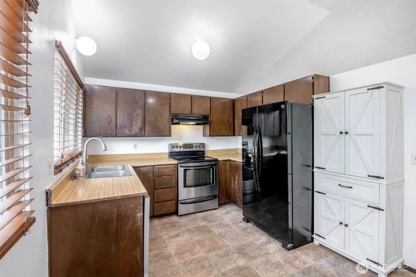 Property photo for 30031 45th Place S, Auburn photo 6