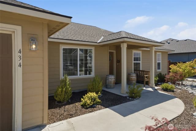 Property photo for 434 N Wilson Street, Chelan photo 2
