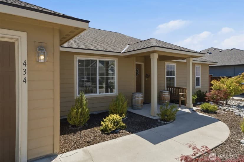 Property photo for 434 N Wilson Street, Chelan photo 2