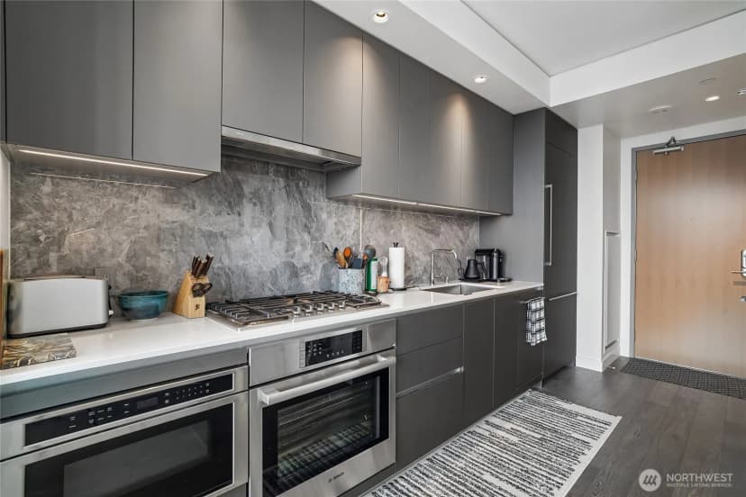 Property photo for 2510 6th Avenue #1706, Seattle photo 5