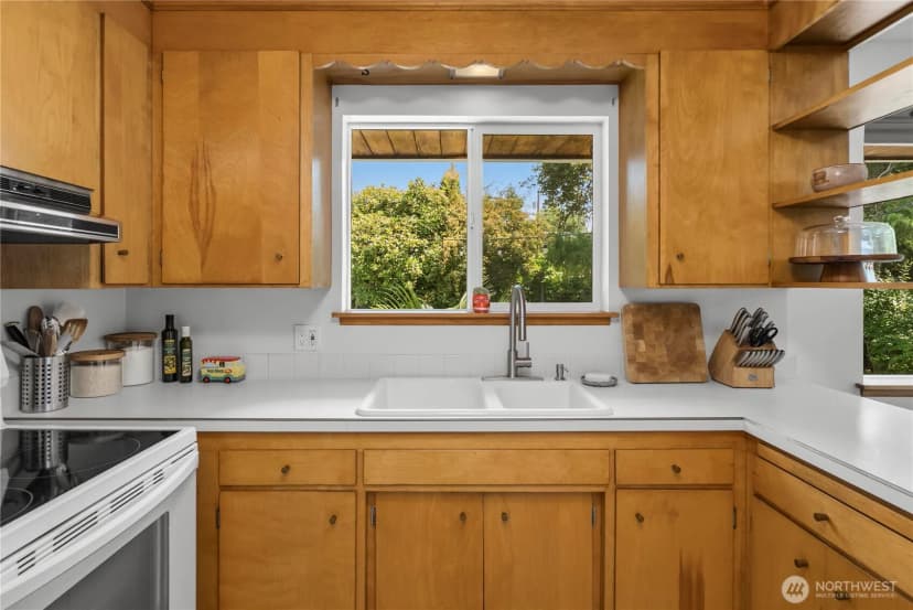 Property photo for 16630 3rd Avenue S, Burien photo 8