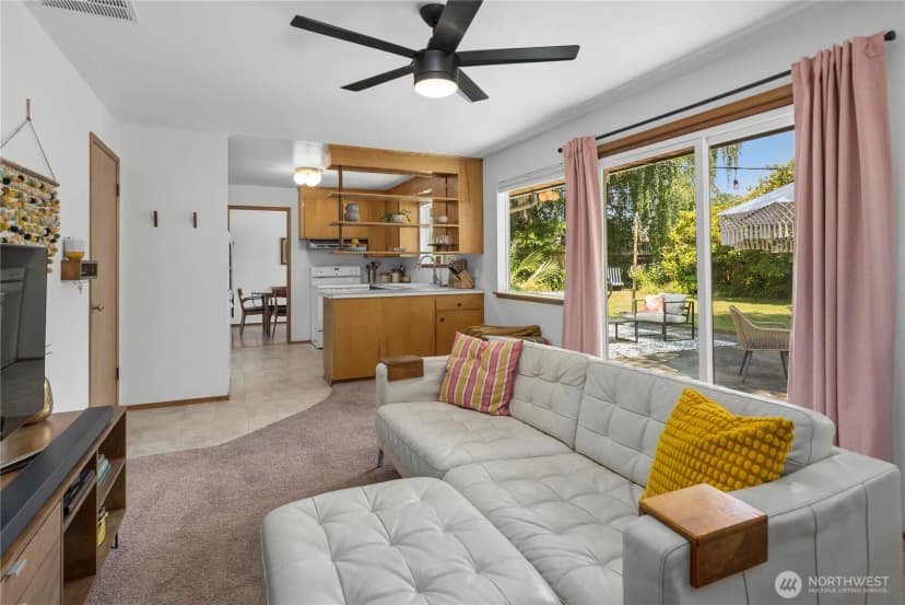 Property photo for 16630 3rd Avenue S, Burien photo 10