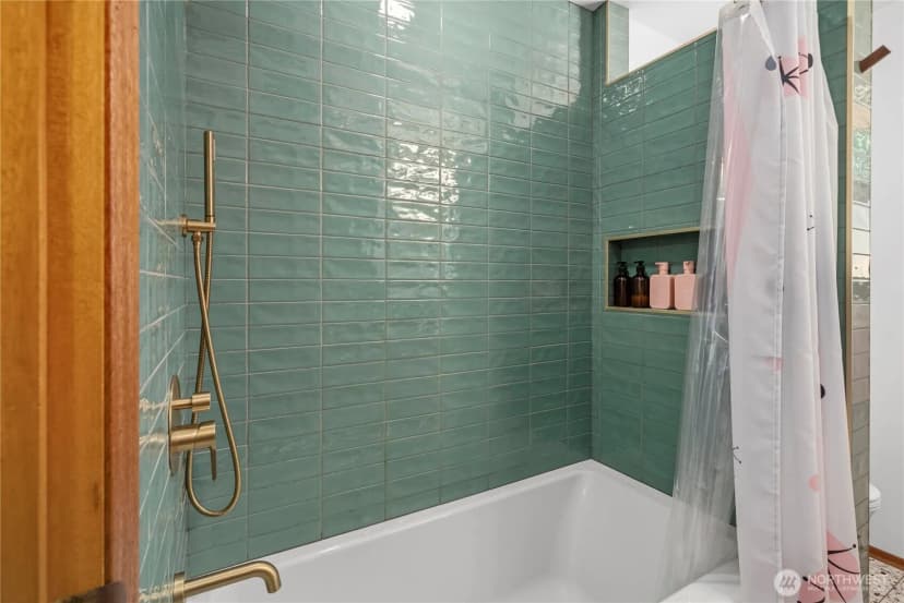 Property photo for 16630 3rd Avenue S, Burien photo 17