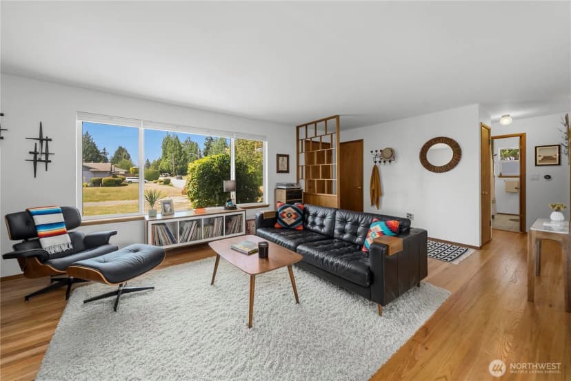 Property photo for 16630 3rd Avenue S, Burien photo 4