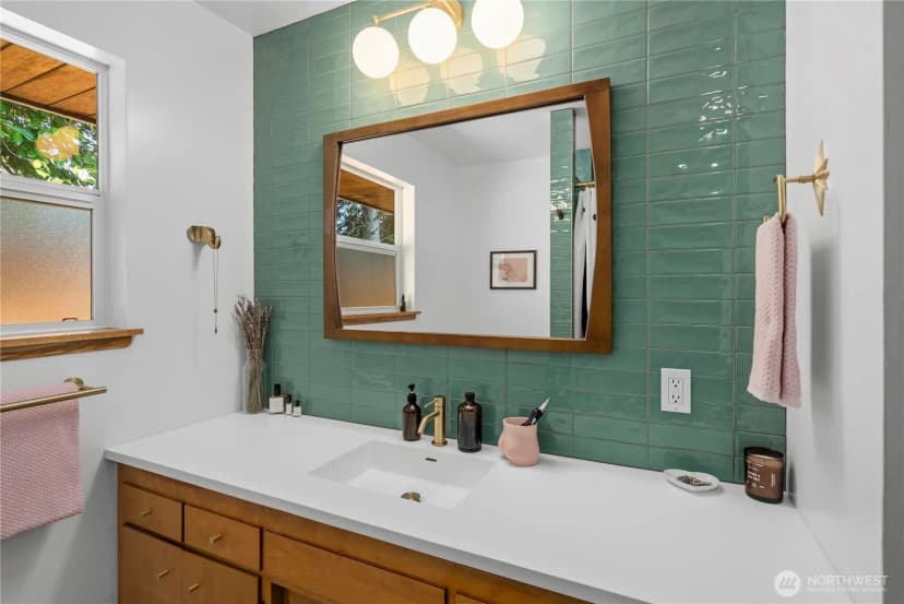 Property photo for 16630 3rd Avenue S, Burien photo 16