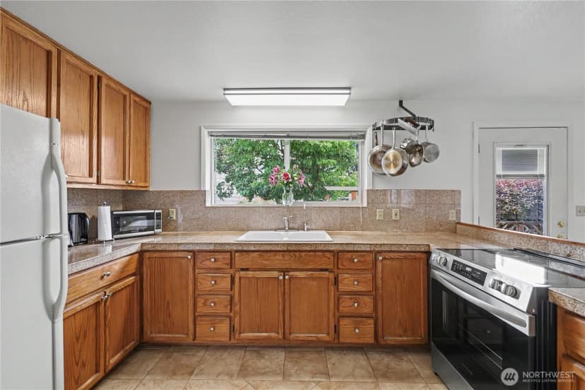Property photo for 1114 W Sixteenth Street, Port Angeles photo 12