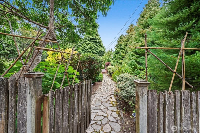 Property photo for 1114 W Sixteenth Street, Port Angeles photo 28