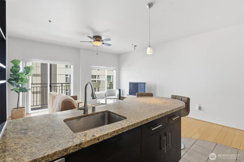Property photo for 1026 Ne 65th Street #519, Seattle photo 11