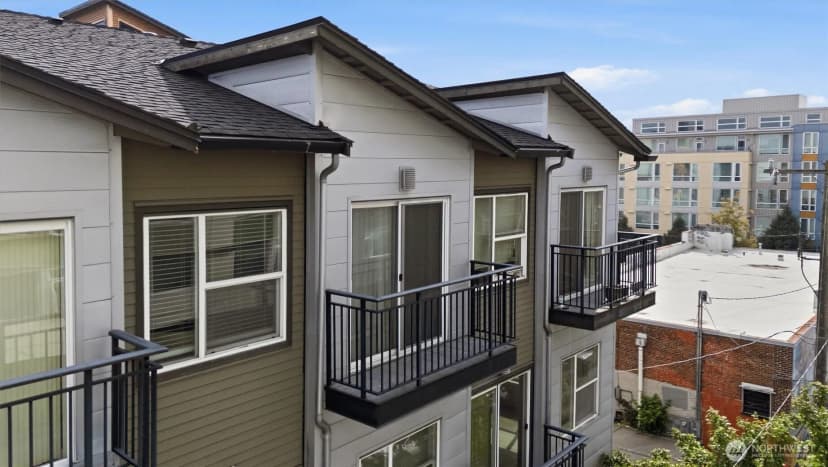 Property photo for 1026 Ne 65th Street #519, Seattle photo 2