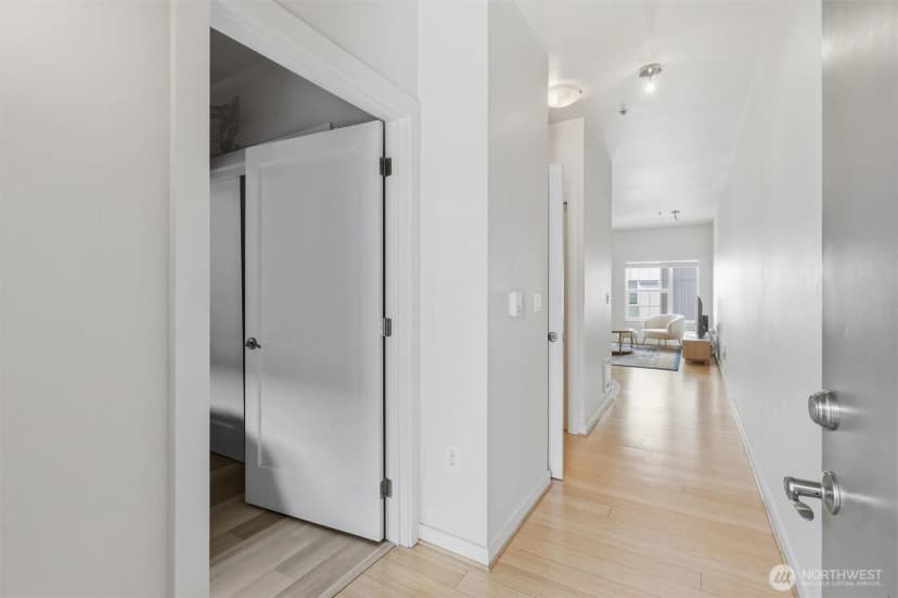 Property photo for 1026 Ne 65th Street #519, Seattle photo 4