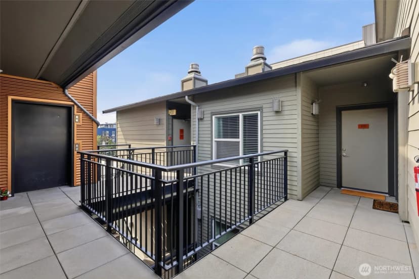 Property photo for 1026 Ne 65th Street #519, Seattle photo 3