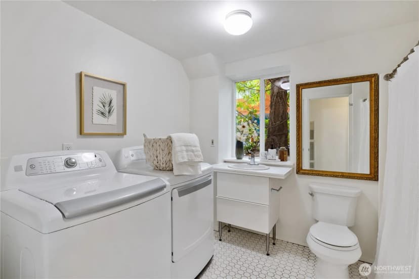 Property photo for 9125 Ne 21st Place, Clyde Hill photo 19