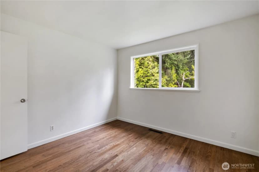 Property photo for 9125 Ne 21st Place, Clyde Hill photo 15
