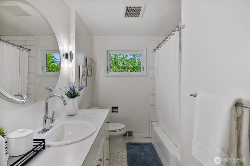 Property photo for 9125 Ne 21st Place, Clyde Hill photo 16