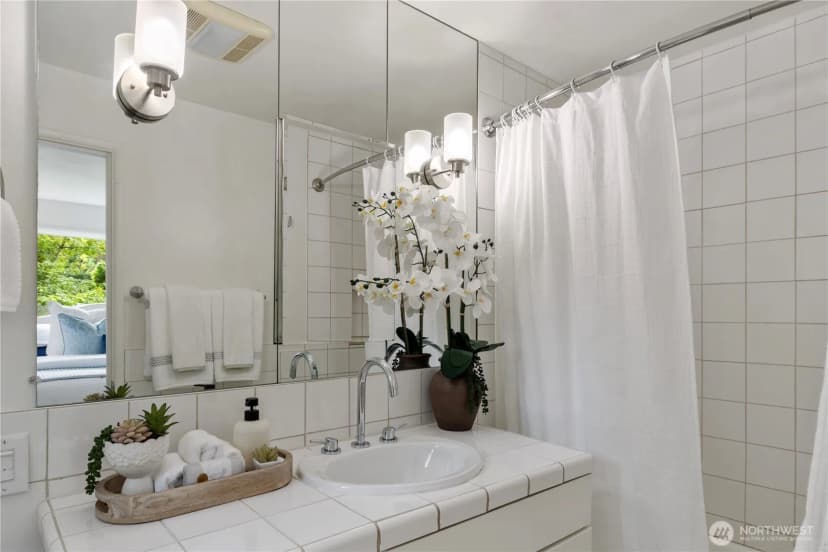 Property photo for 9125 Ne 21st Place, Clyde Hill photo 13