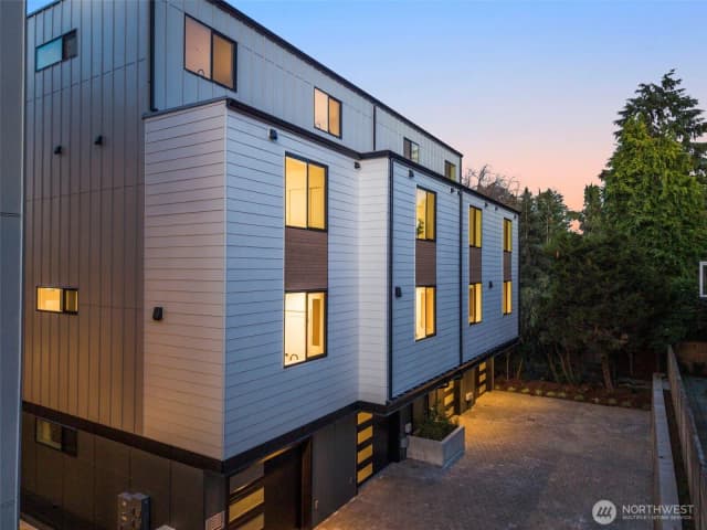 Property photo for 1912 B Ferry Avenue Sw, Seattle photo 2