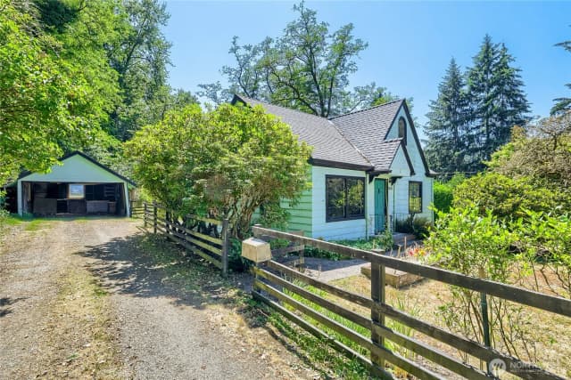 Property photo for 7637 Ne 165th Street, Kenmore photo 4