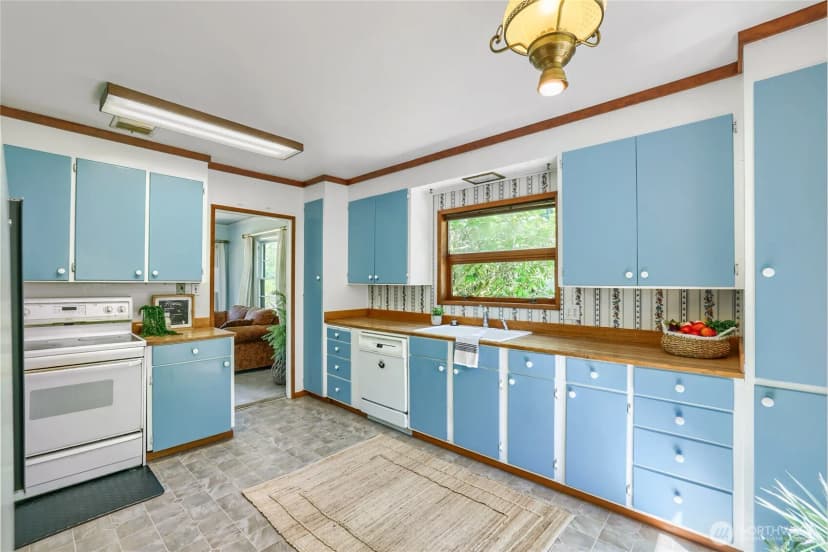 Property photo for 7637 Ne 165th Street, Kenmore photo 8