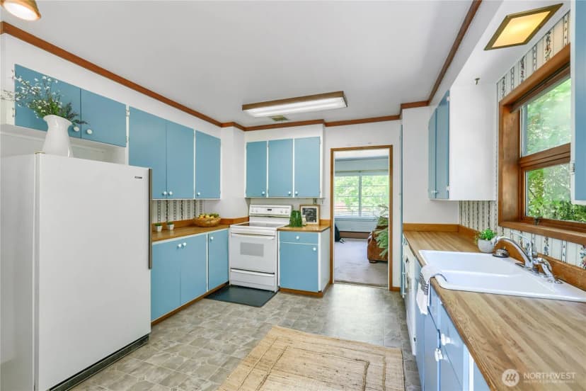 Property photo for 7637 Ne 165th Street, Kenmore photo 9