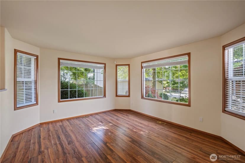 Property photo for 544 Sw Muzzall Street, Oak Harbor photo 10