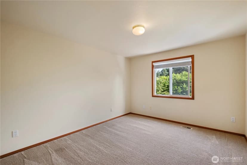 Property photo for 544 Sw Muzzall Street, Oak Harbor photo 30